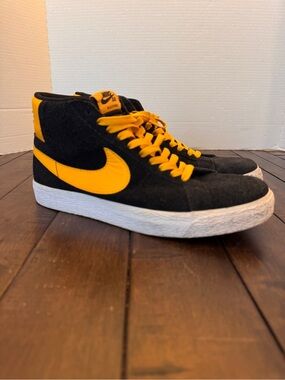 Nike SB Zoom Blazer Mid Skate Black University Gold Yellow Men 9.5 Sport Sneaker